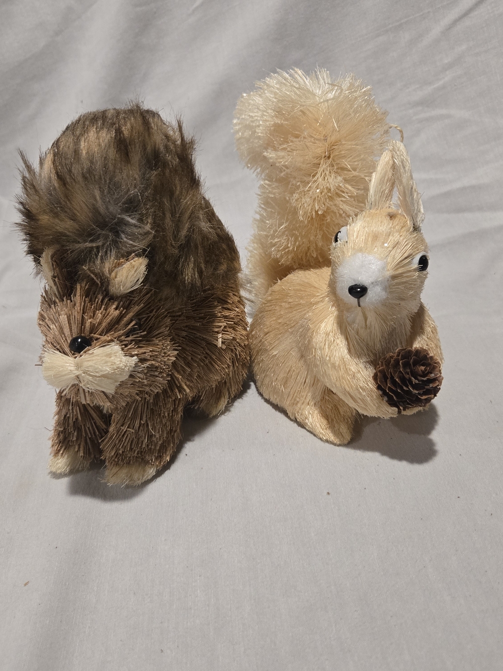 Lot of 2 Sisal Bristle Squirrel Figurines Woodland Thanksgiving Christmas Decor